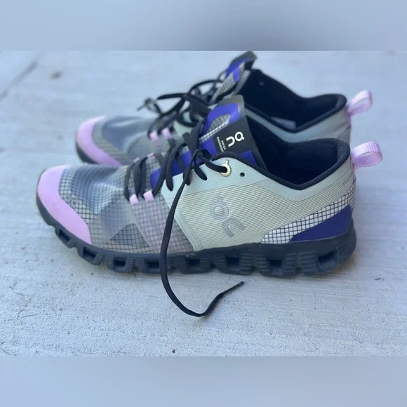 On Running Shoes - Picture 3 of 6